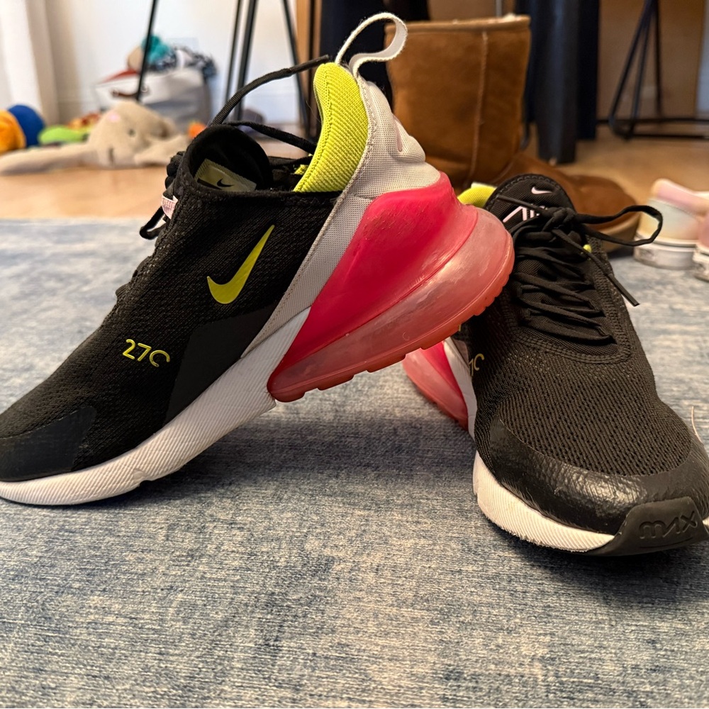 NIKE WOMENS AIR MAX 270